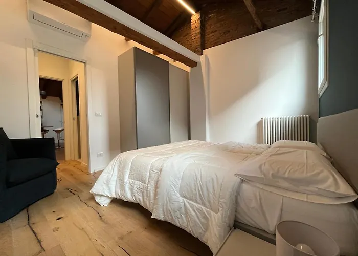 Elegante Con 2 Nel Centro Storico Di 볼로냐